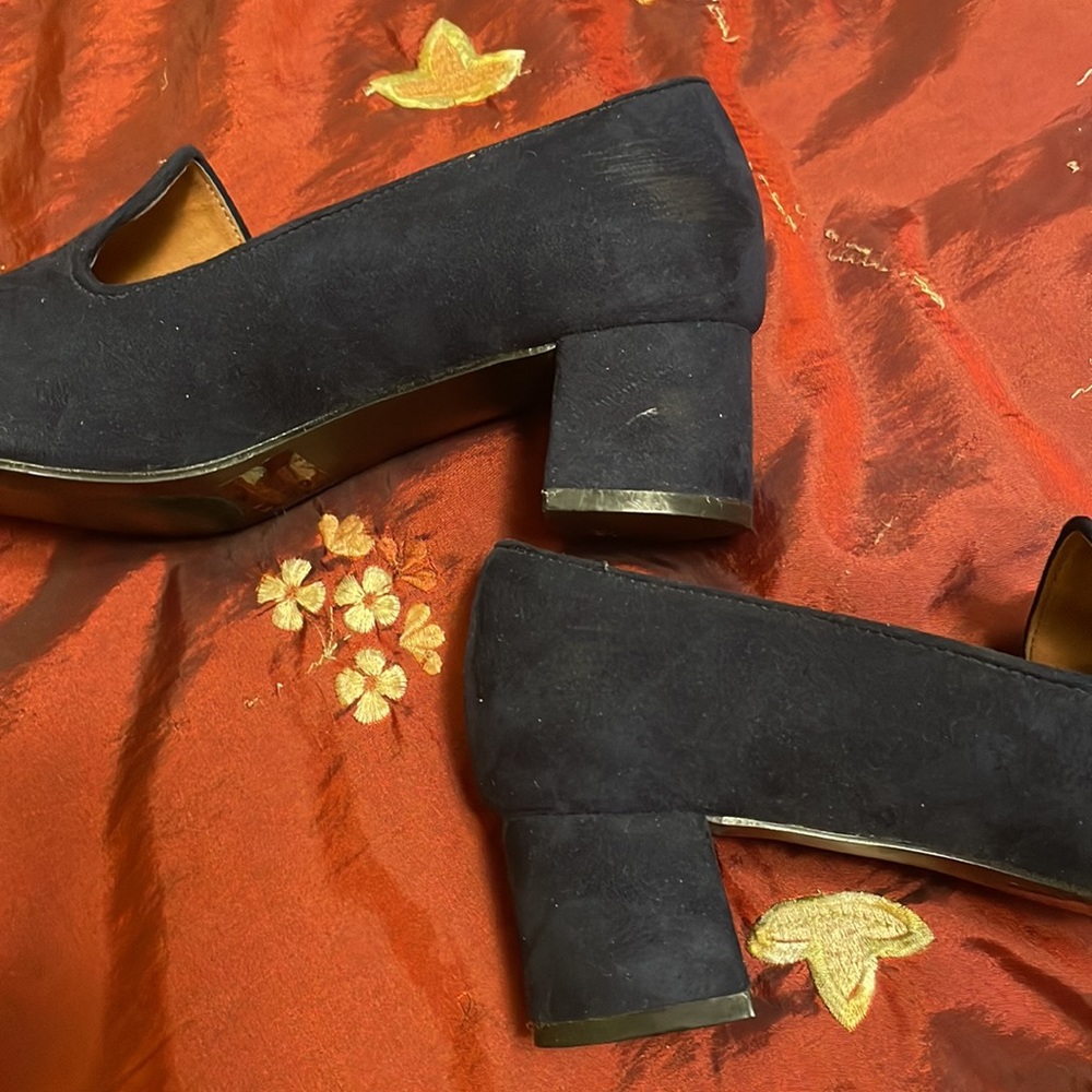 Navy faux suede pumps. Size 7.5. 2 inch block heel - Picture 4 of 4